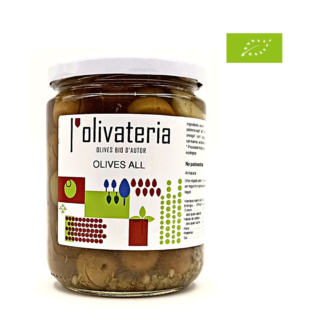 En la imatge es veu un pot de vidre ple d' Olives condimentades amb all ECO . L'envàs és de 420ml i conté uns 225 grams de producte